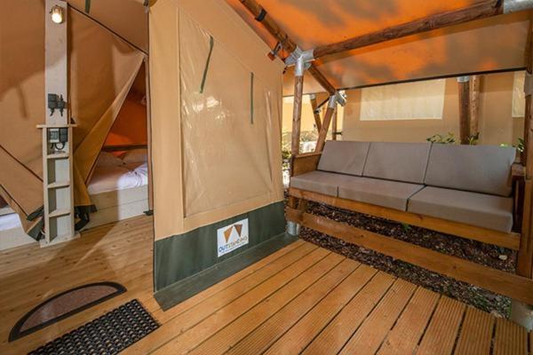 Camping Chateau De Galaure Chateauneuf-de-Galaure Phòng bức ảnh