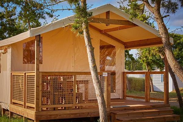 Camping Chateau De Galaure Chateauneuf-de-Galaure Ngoại thất bức ảnh